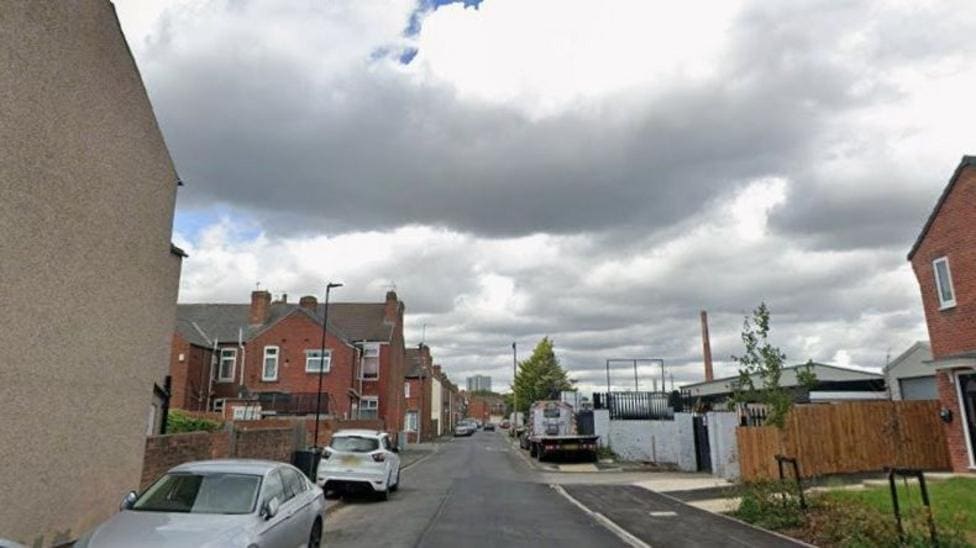 Large Industrial Fire at Cross Bank in Balby, Doncaster — Doncaster news photo (BBC Sheffield & South Yorkshire)